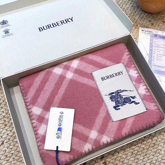 Burberry Pink Check Cashmere Scarf - Picture 2 of 7